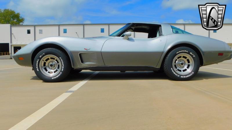 1978 Silver Chevy Corvette Coupe