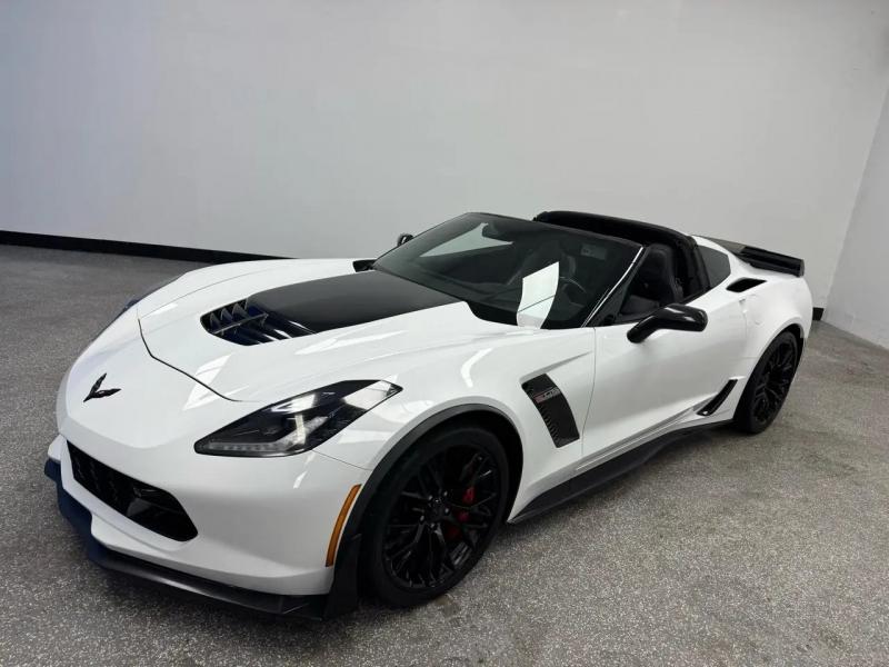 2017 White   Chevy Corvette Coupe