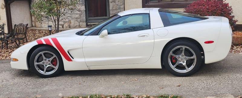 2003 White Chevy Corvette HardTop