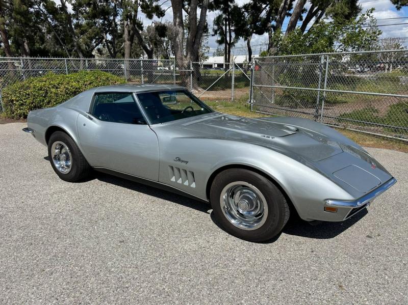 1969 Silver Chevy Corvette Coupe