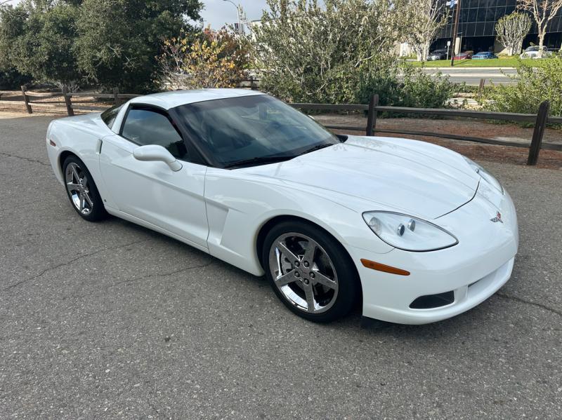 2007 White Chevy Corvette Coupe