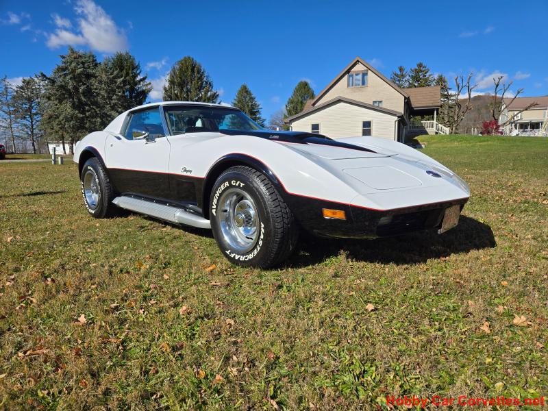 1974 White Chevy Corvette Coupe