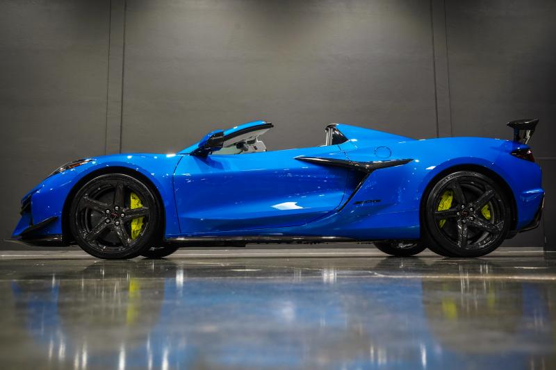 2024 RIPTIDE BLUE M Chevy Corvette Convertible