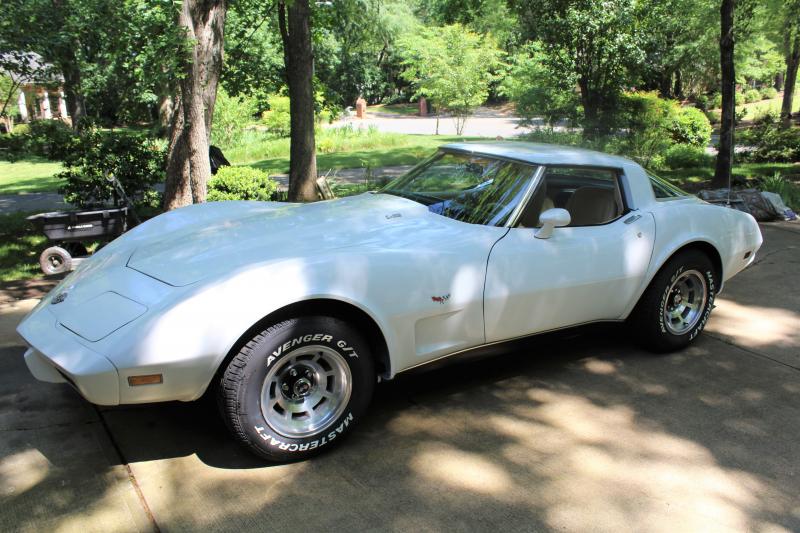 1978 White Chevy Corvette Coupe