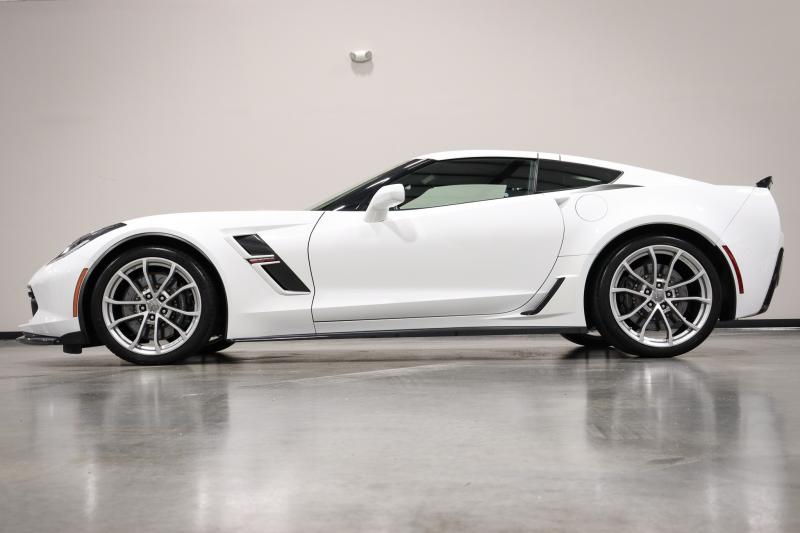 2019 ARTIC WHITE Chevy Corvette Coupe